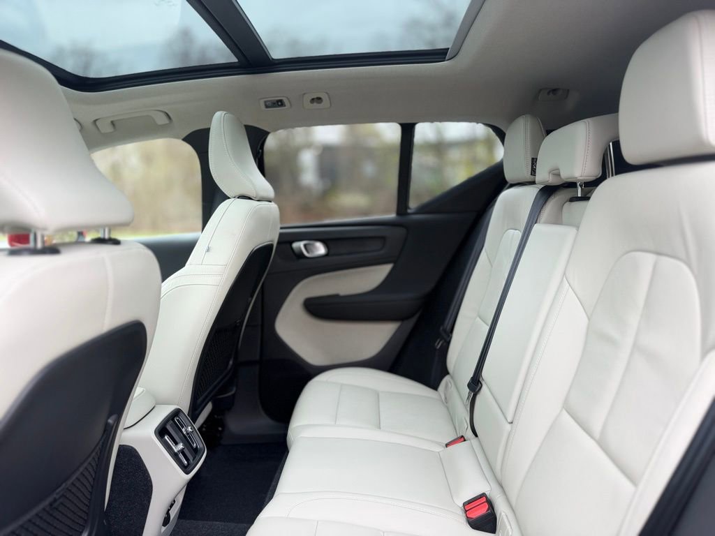 Used 2022 Volvo XC40 T5 Inscription image 23