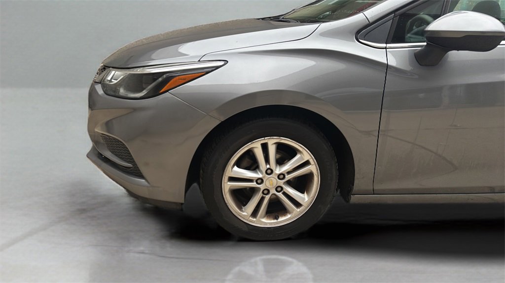 Used 2018 Chevrolet Cruze LT w/ Convenience Package image 9