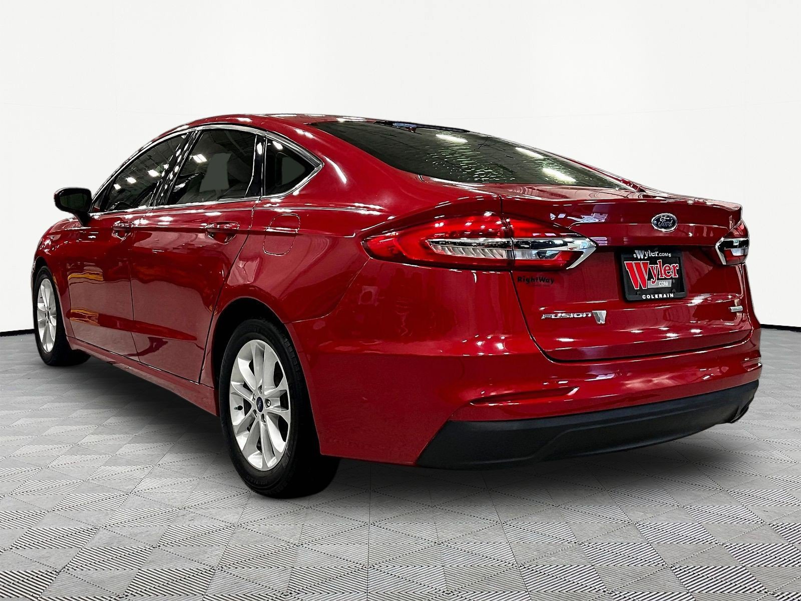 Used 2020 Ford Fusion SE FWD image 3