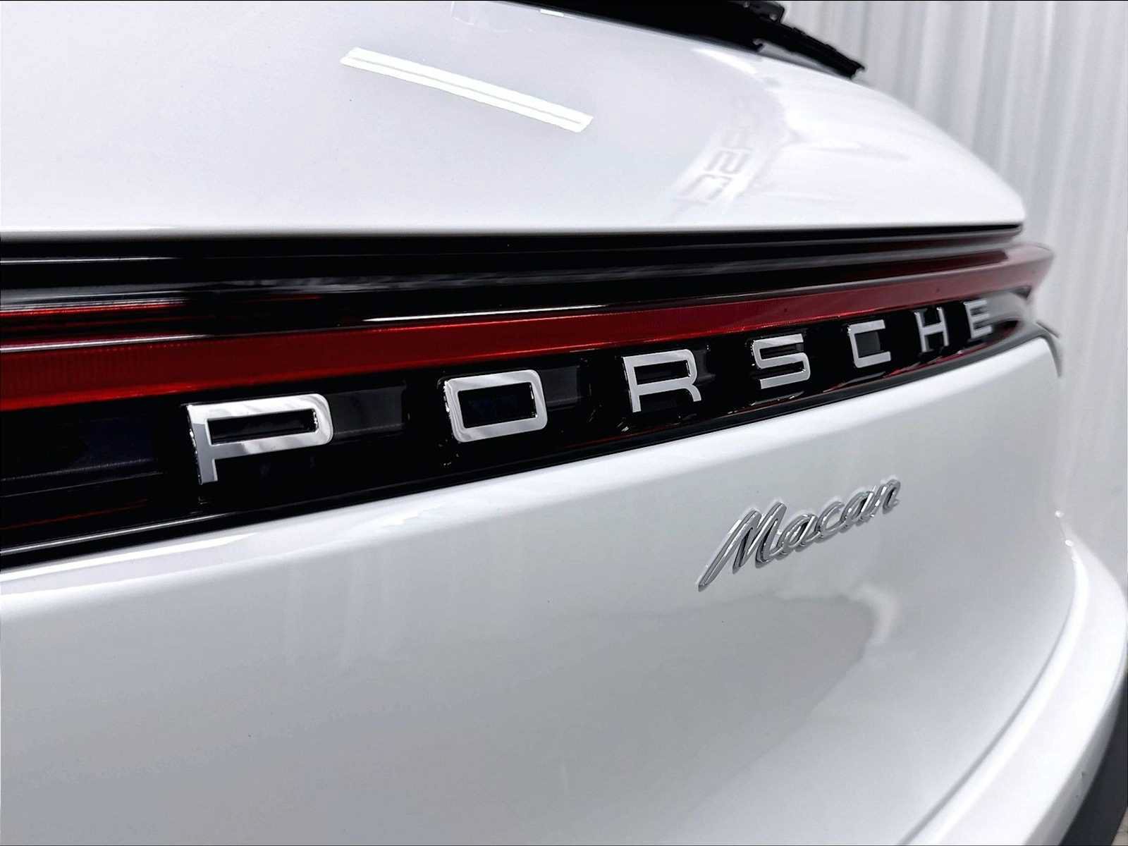 Used 2026 Porsche Macan AWD/4WD image 33
