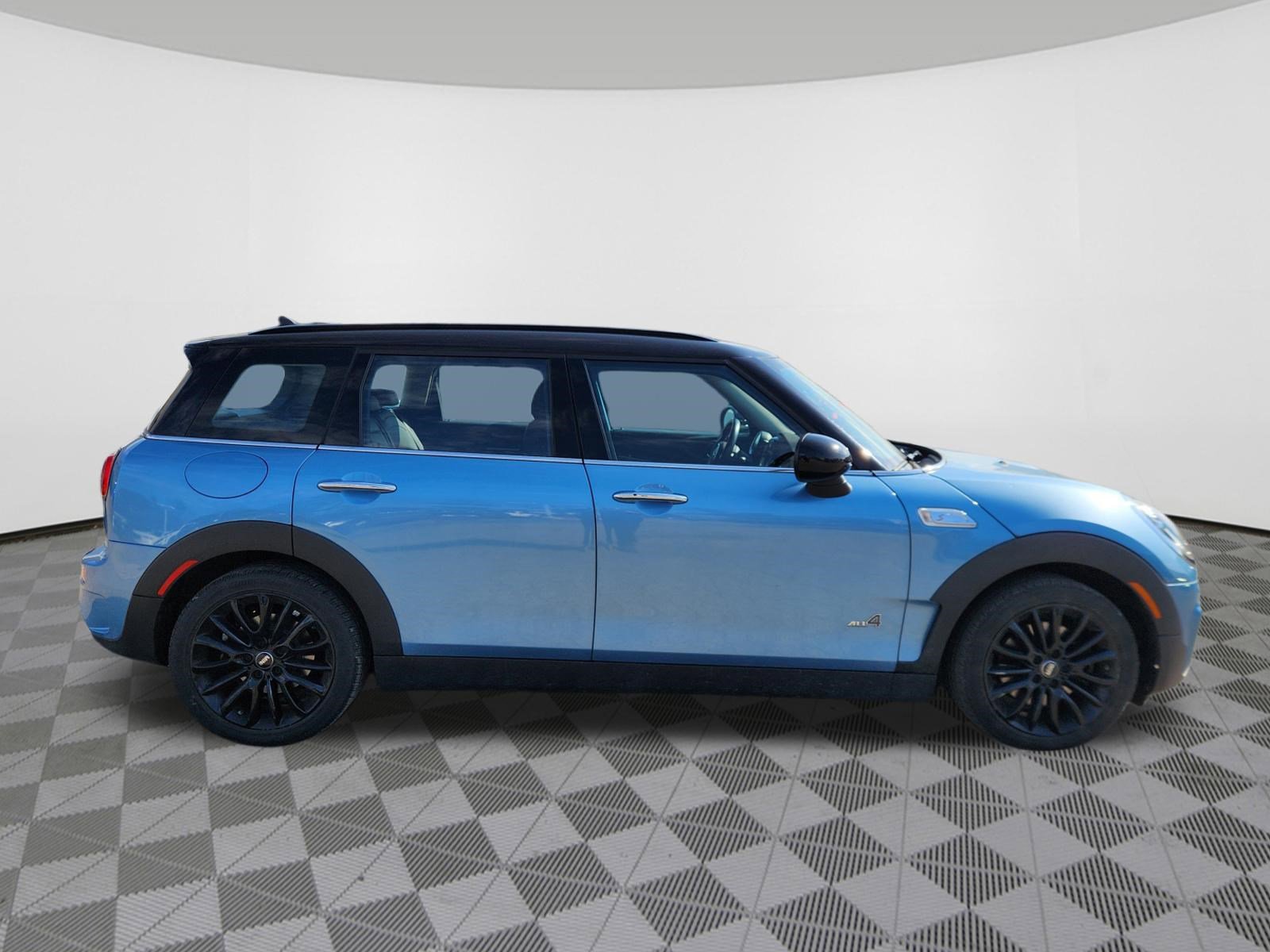 Used 2019 MINI Cooper Clubman S w/ Storage Package image 6