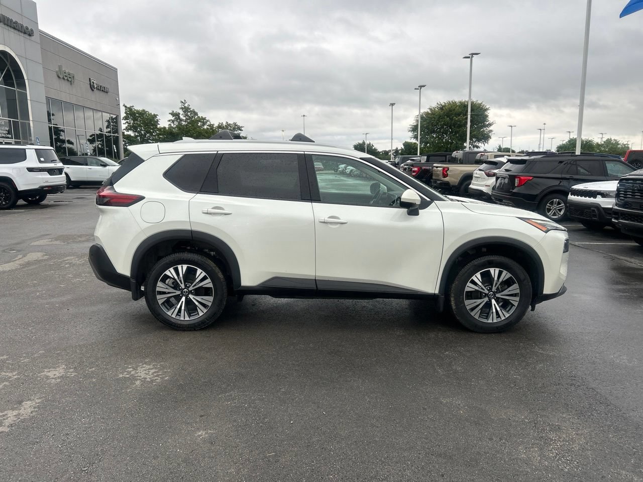 Used 2021 Nissan Rogue SV AWD/4WD image 2
