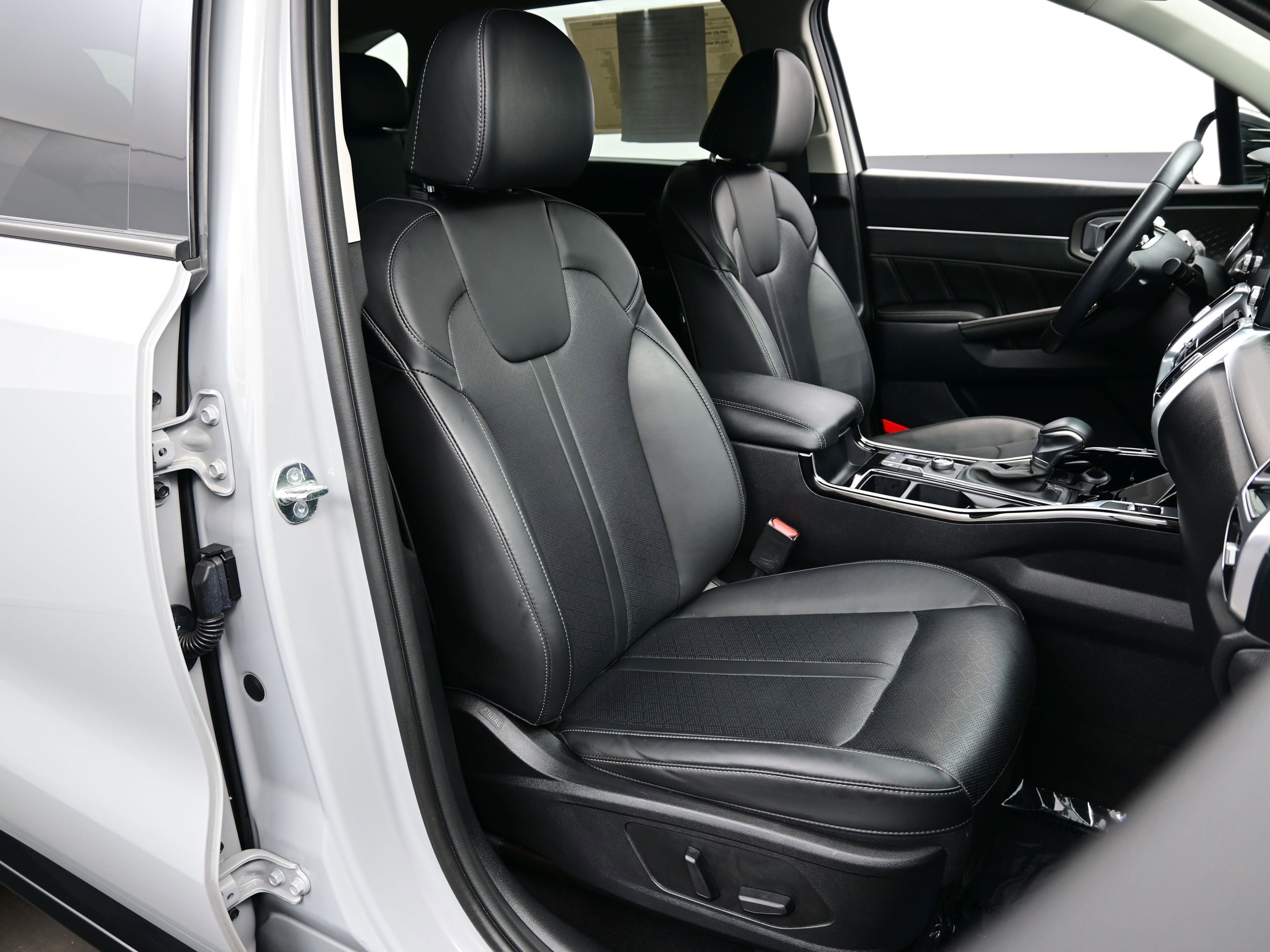 Used 2023 Kia Sorento SX image 15