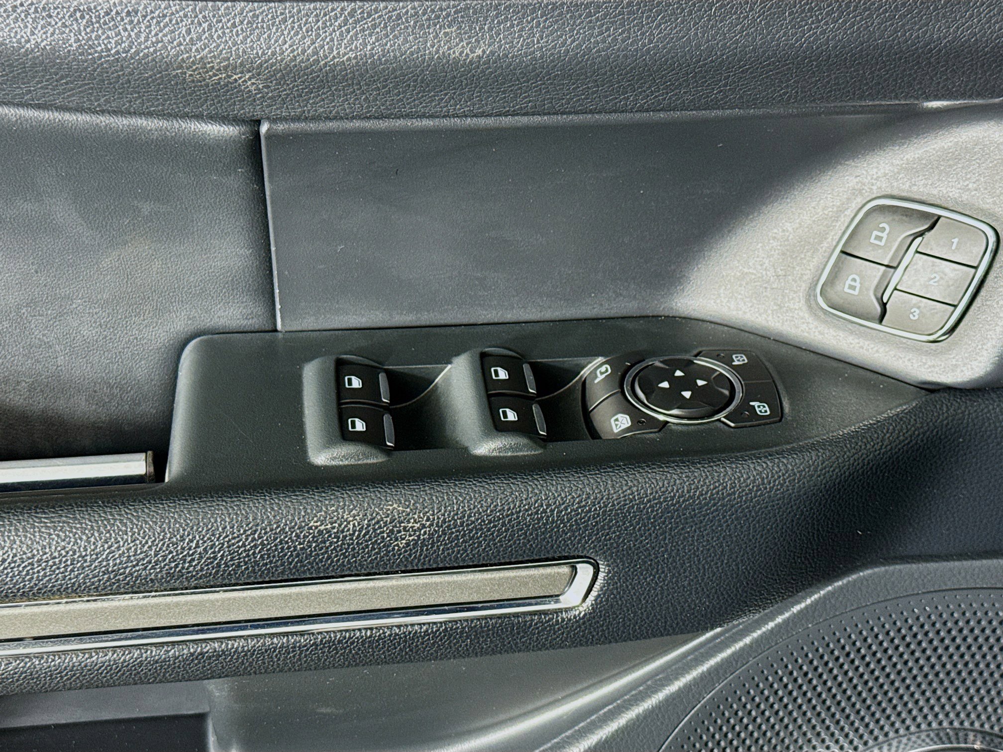 Used 2022 Ford Expedition Max XLT image 23