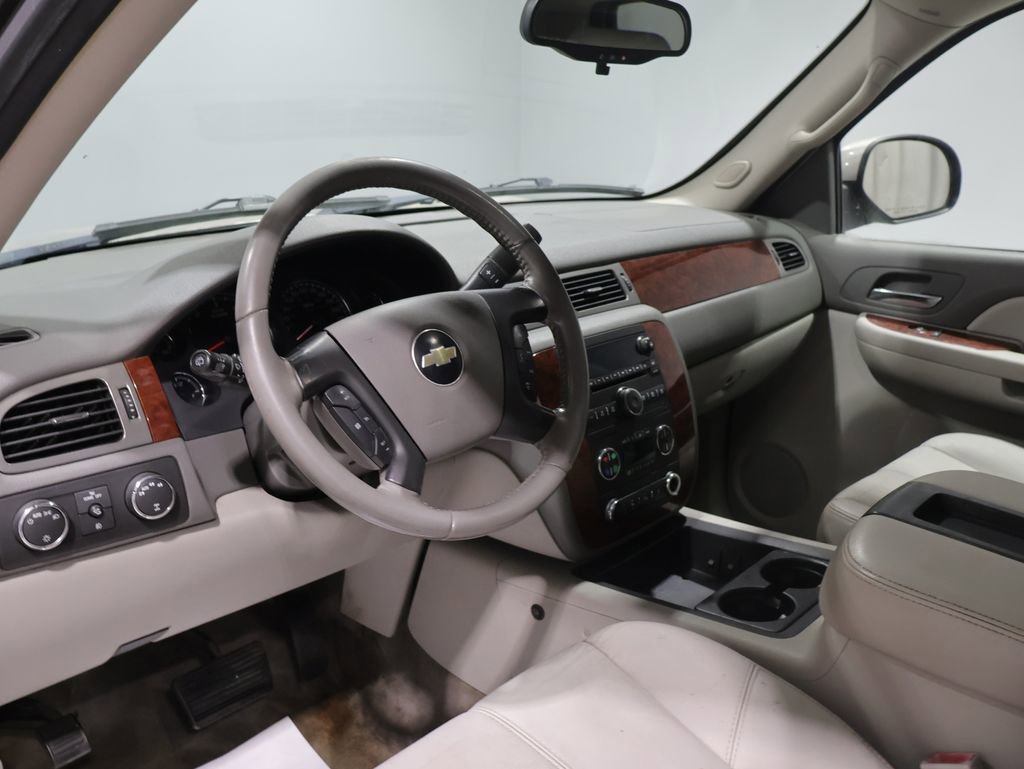 Used 2009 Chevrolet Suburban LT AWD/4WD image 16