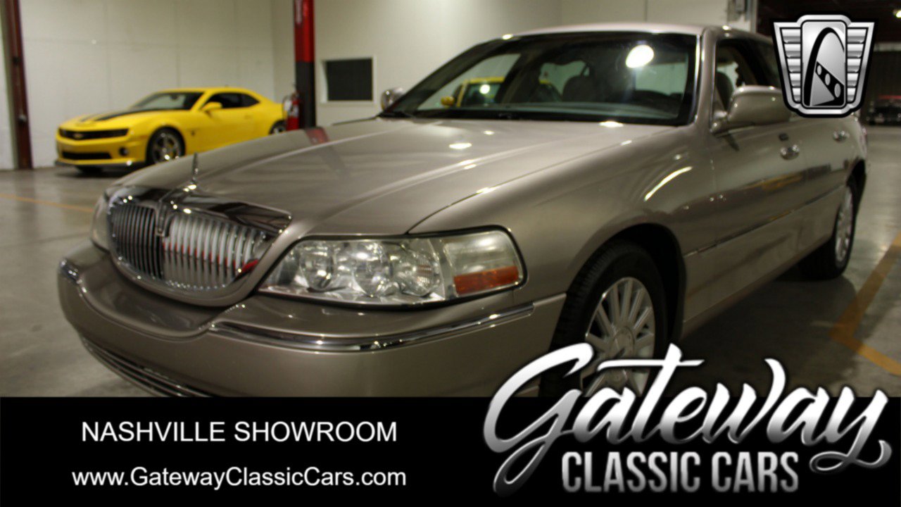 Used 2003 Lincoln Town Car Executive