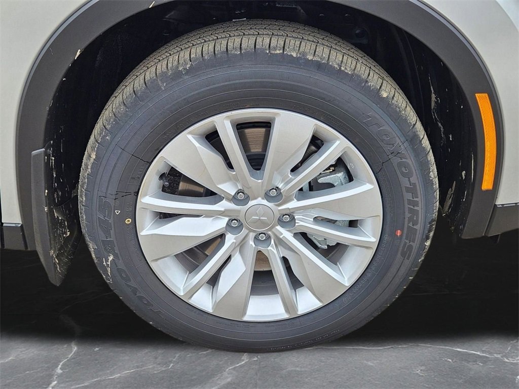 New 2025 Mitsubishi Outlander ES image 32