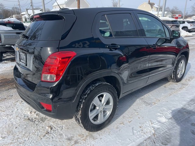 Used 2022 Chevrolet Trax LS w/ Tint and Cruise Package image 6