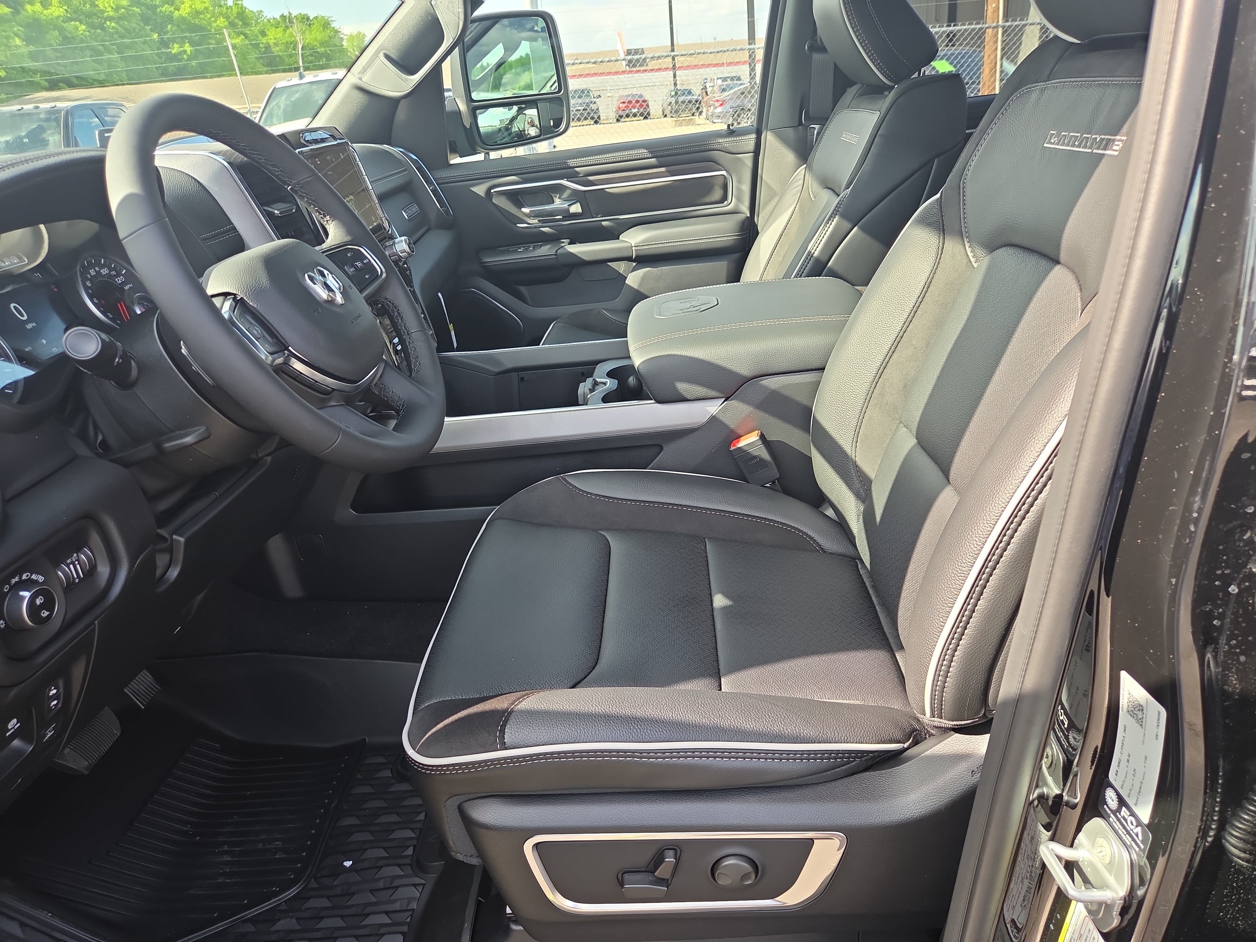 New 2026 RAM 1500 Laramie AWD/4WD image 4
