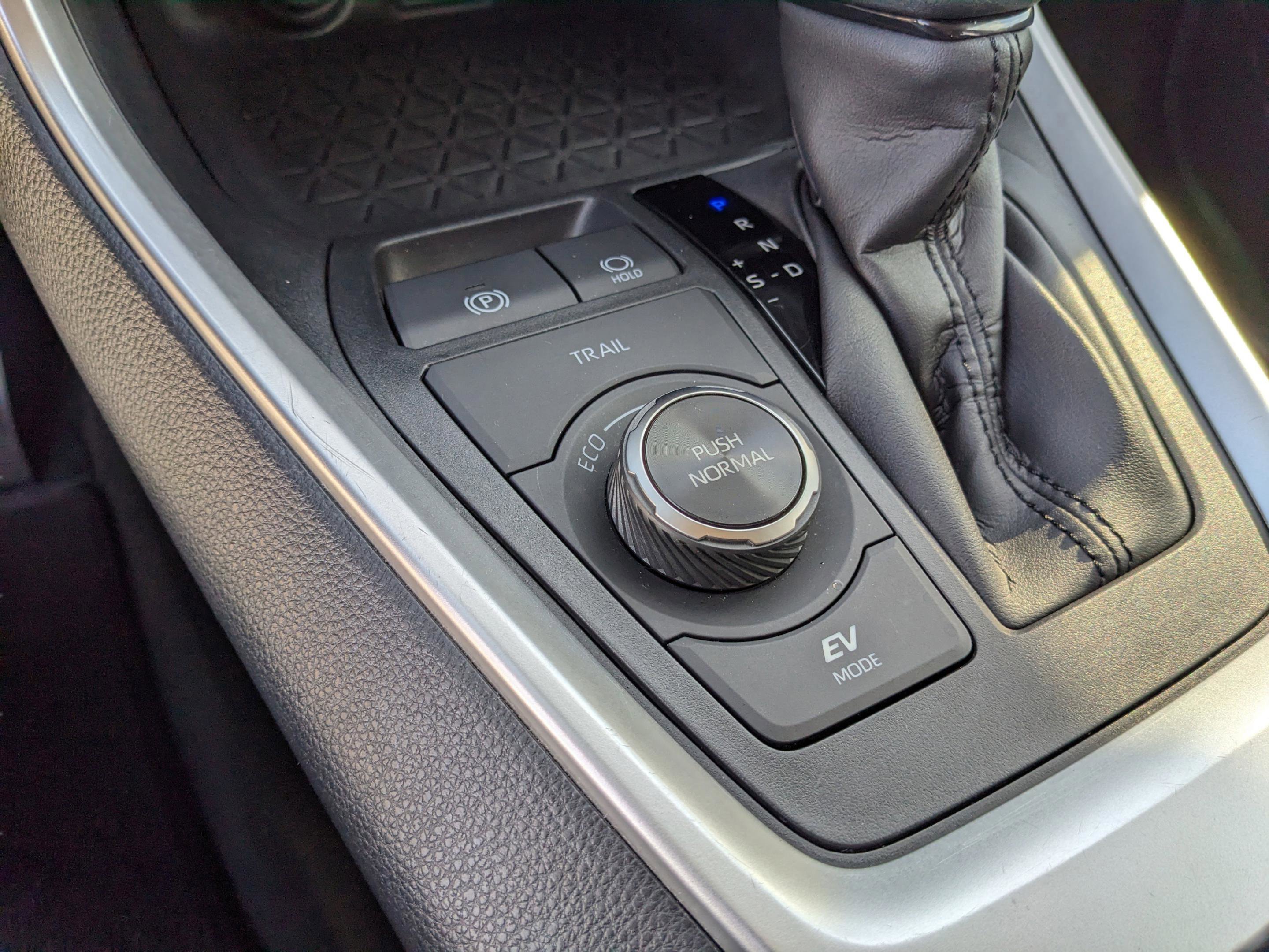 Used 2022 Toyota RAV4 XLE image 20