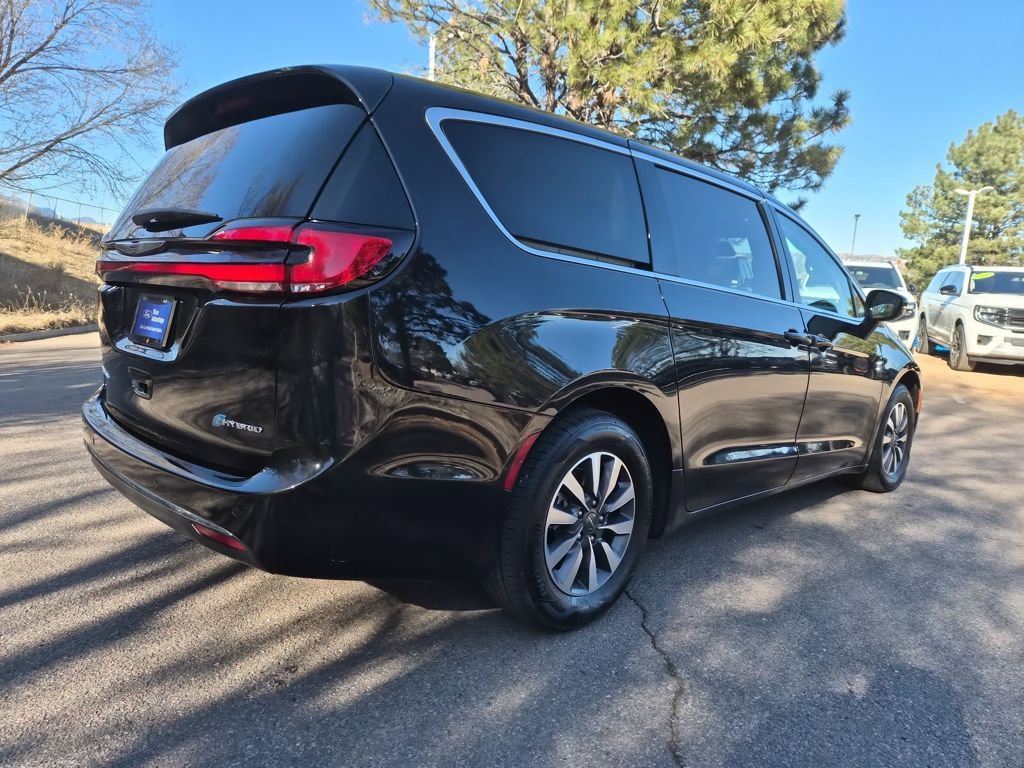 Used 2024 Chrysler Pacifica Select image 7