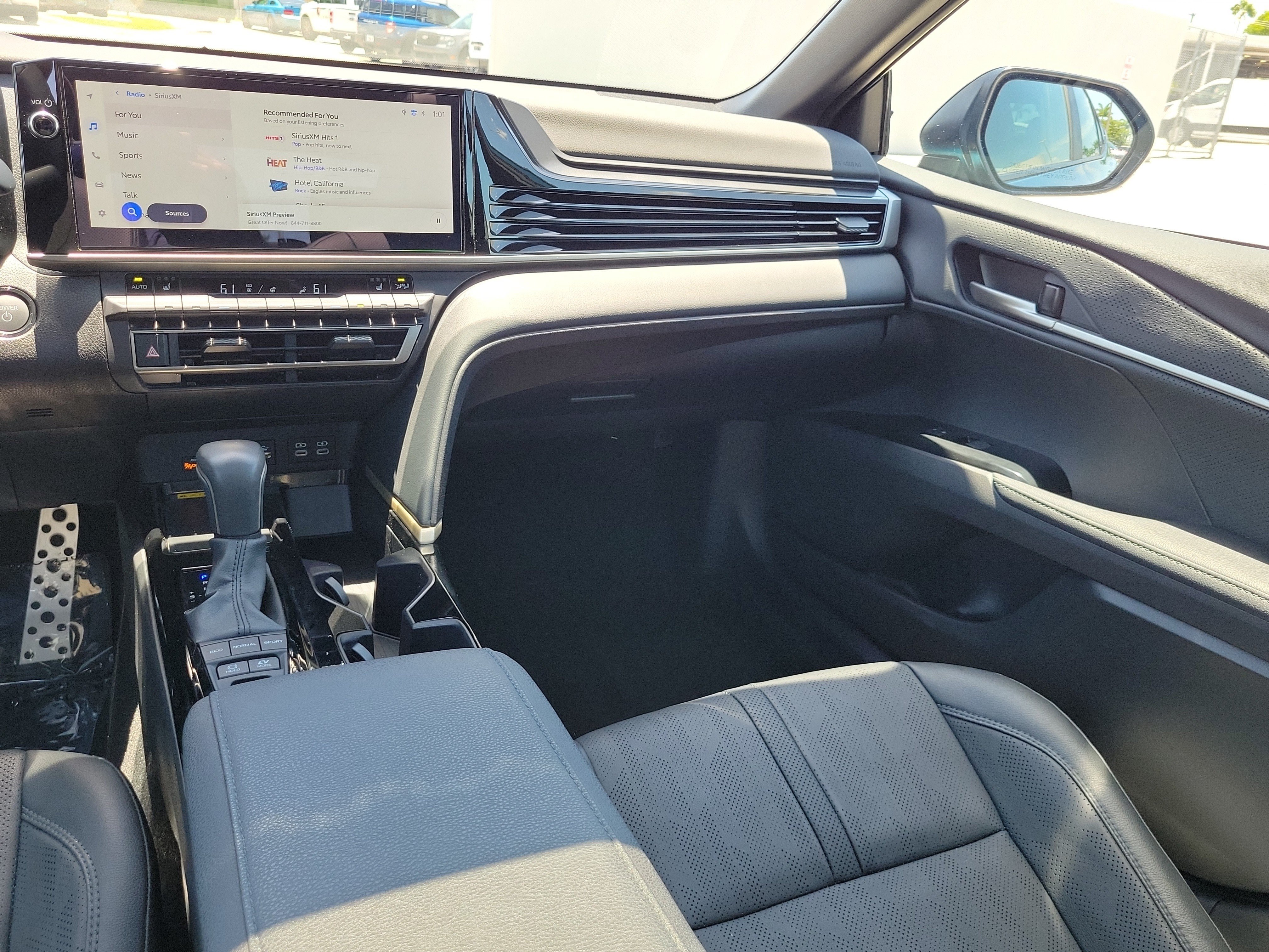 Used 2025 Toyota Camry XSE FWD image 15