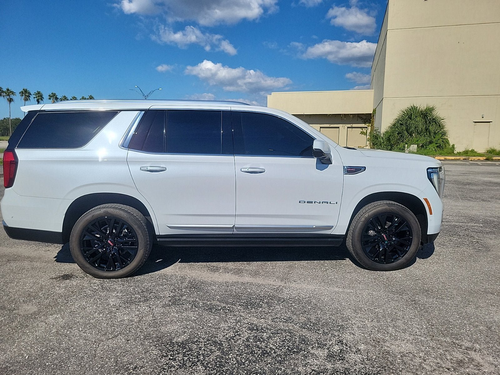 Used 2026 GMC Yukon Denali w/ Denali Reserve Package RWD image 5