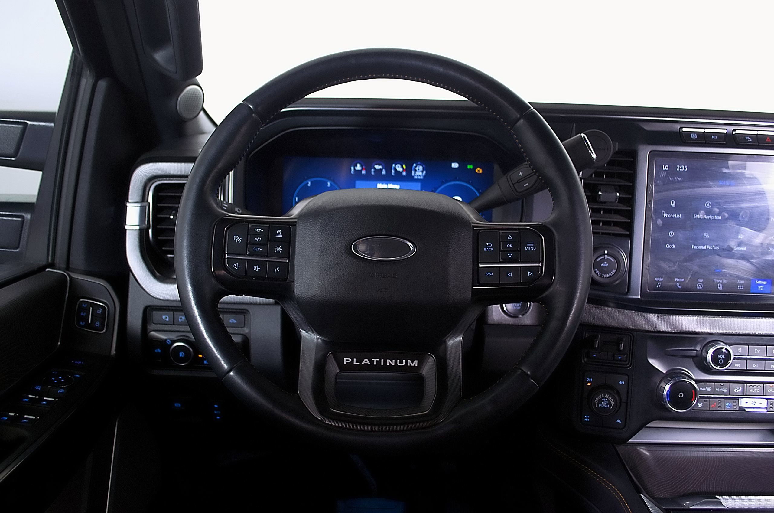 Used 2023 Ford F350 Platinum w/ Tremor Off-Road Package AWD/4WD image 25