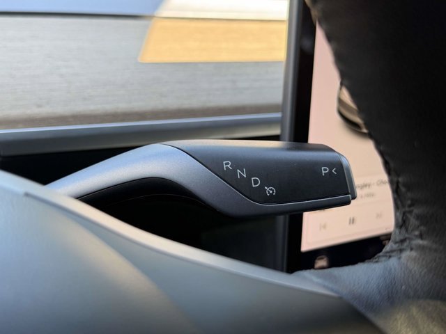 Used 2021 Tesla Model Y Long Range AWD/4WD image 23