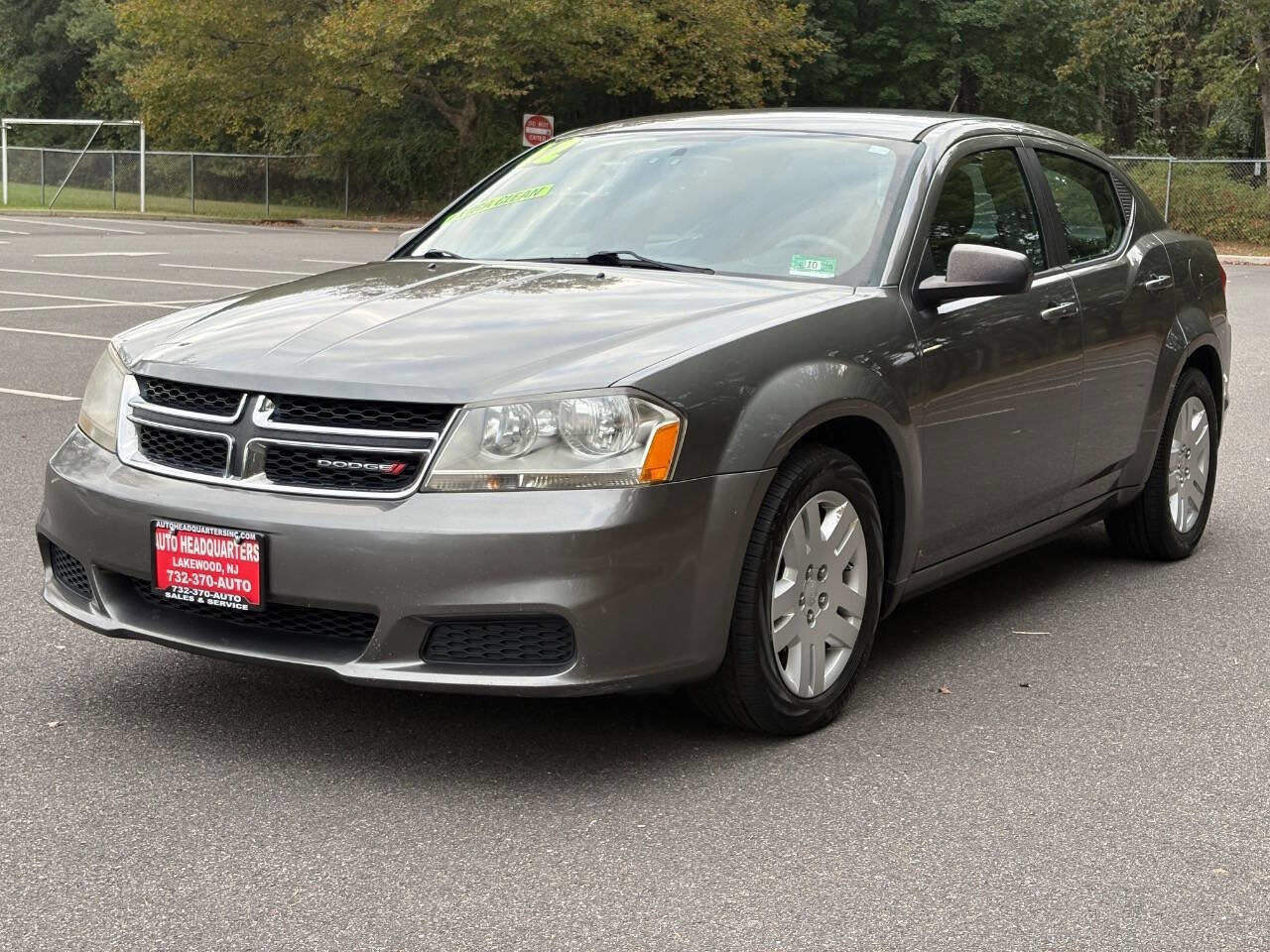 Used 2013 Dodge Avenger SE image 1