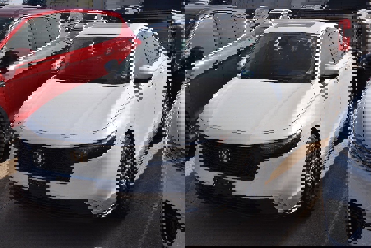 Used 2024 Honda Accord EX image 2