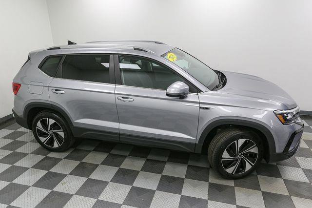 Certified 2024 Volkswagen Taos SE image 8