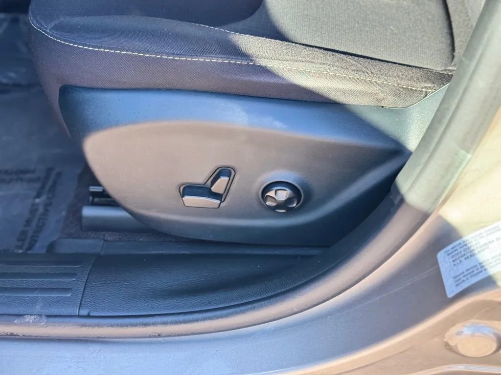 Used 2017 Jeep Cherokee Latitude w/ Cold Weather Group image 13