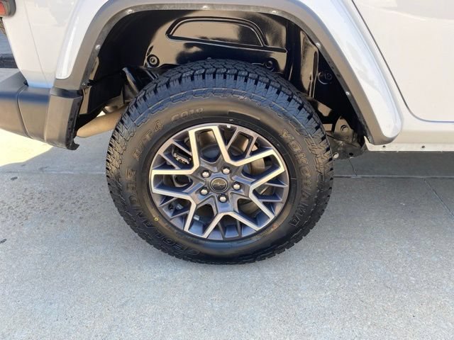 Used 2025 Jeep Wrangler Unlimited Sahara AWD/4WD image 19