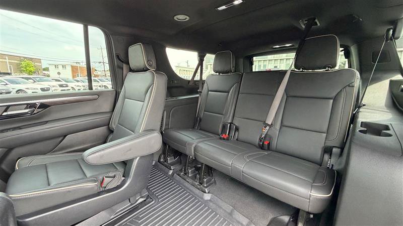 Used 2026 Chevrolet Suburban Premier RWD image 47