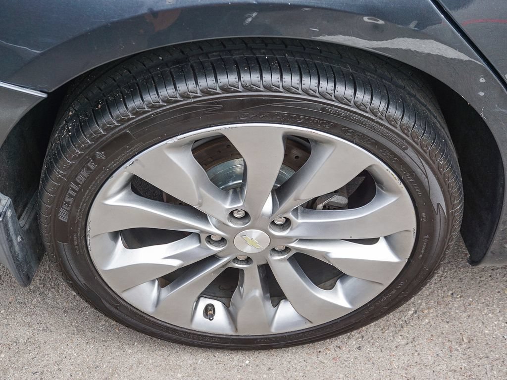 Used 2018 Chevrolet Malibu Premier w/ Premier Sun and Wheel Package FWD image 8