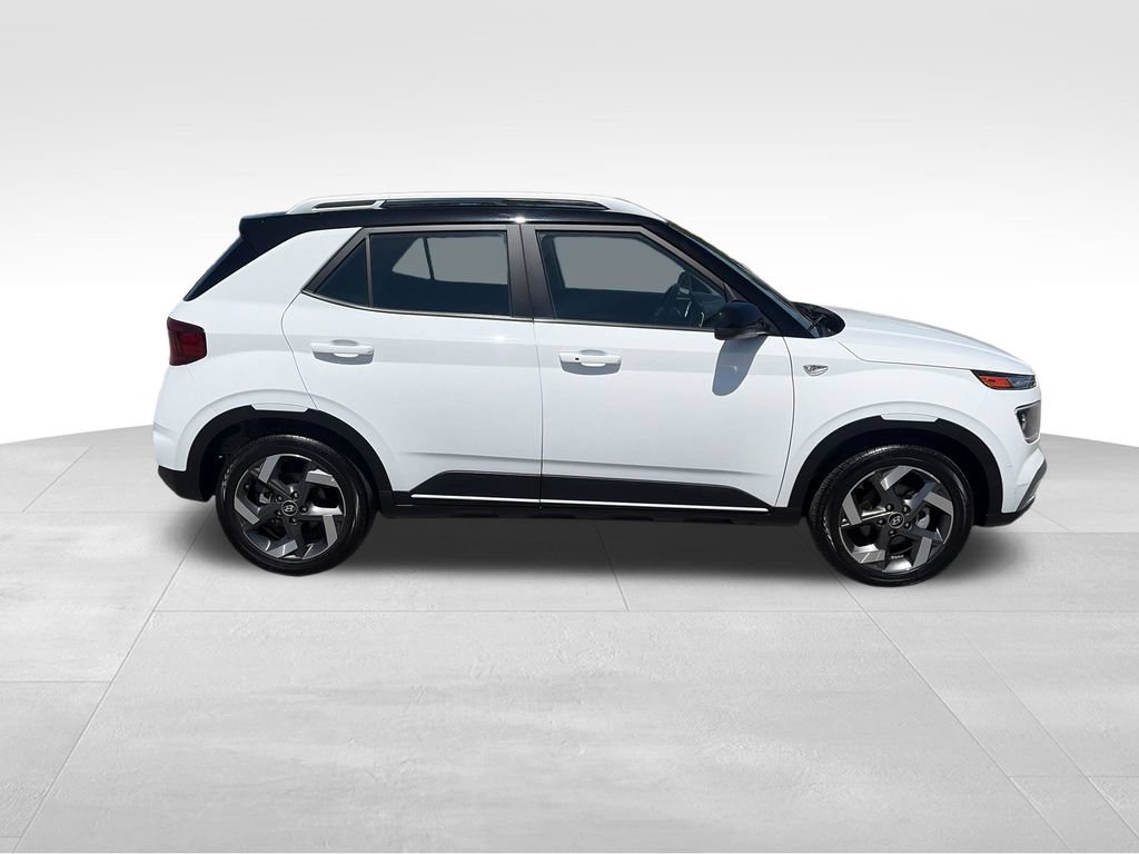 Used 2025 Hyundai Venue Limited FWD image 7