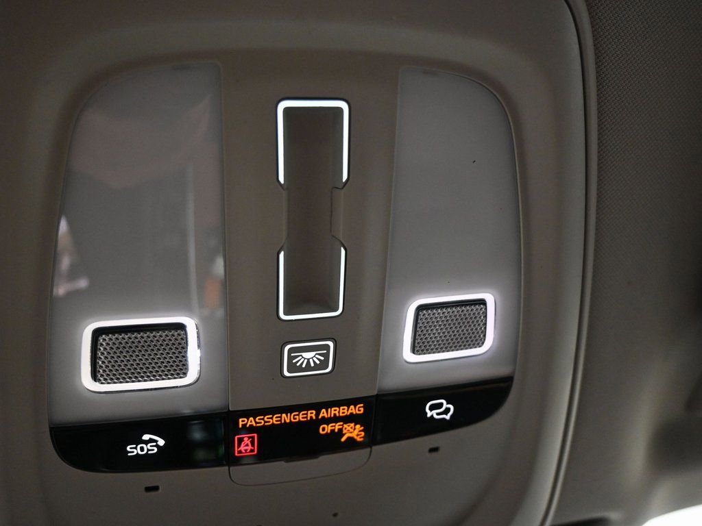 Used 2024 Volvo XC90 B6 Plus w/ Protection Package Premier image 17