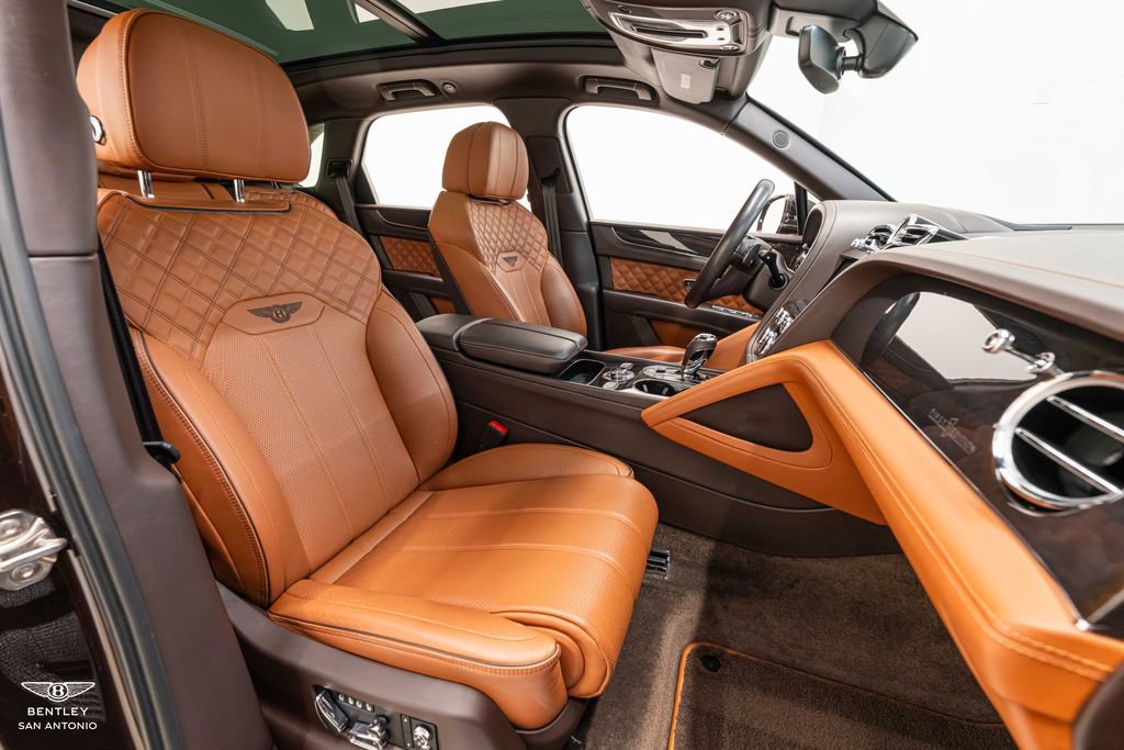 Used 2021 Bentley Bentayga AWD/4WD image 25