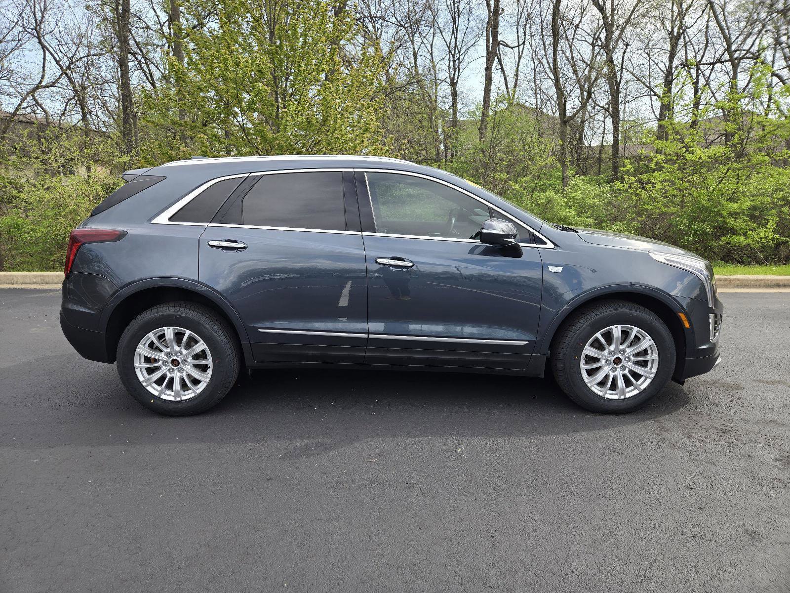 Used 2021 Cadillac XT5 Premium Luxury AWD/4WD image 2