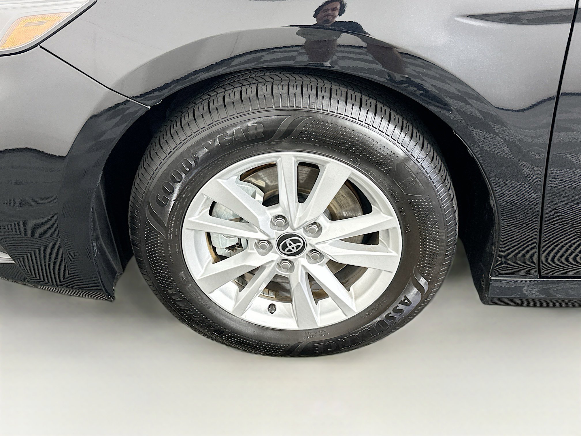 Used 2025 Toyota Camry LE image 11