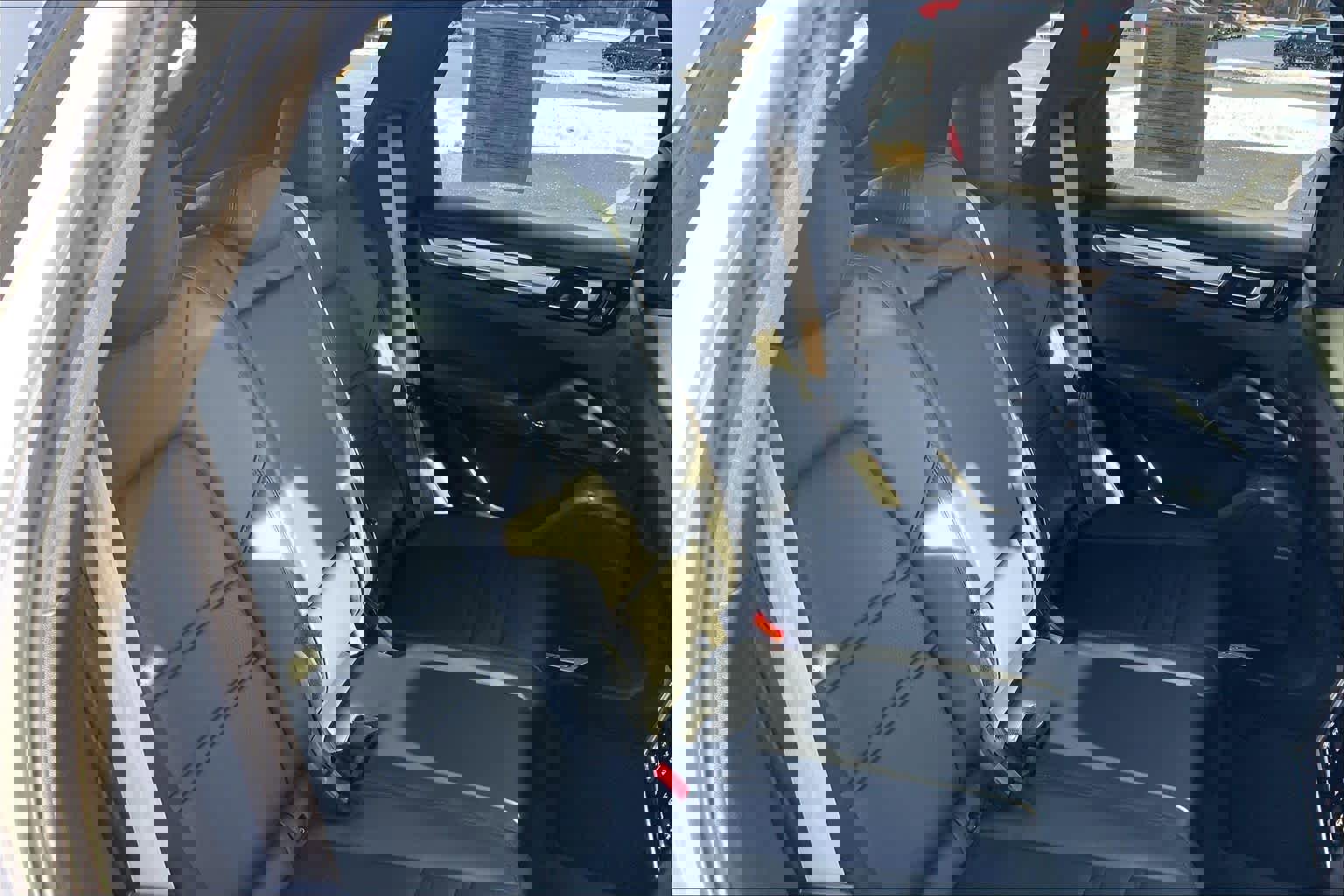 Certified 2022 Porsche Cayenne Platinum Edition image 36