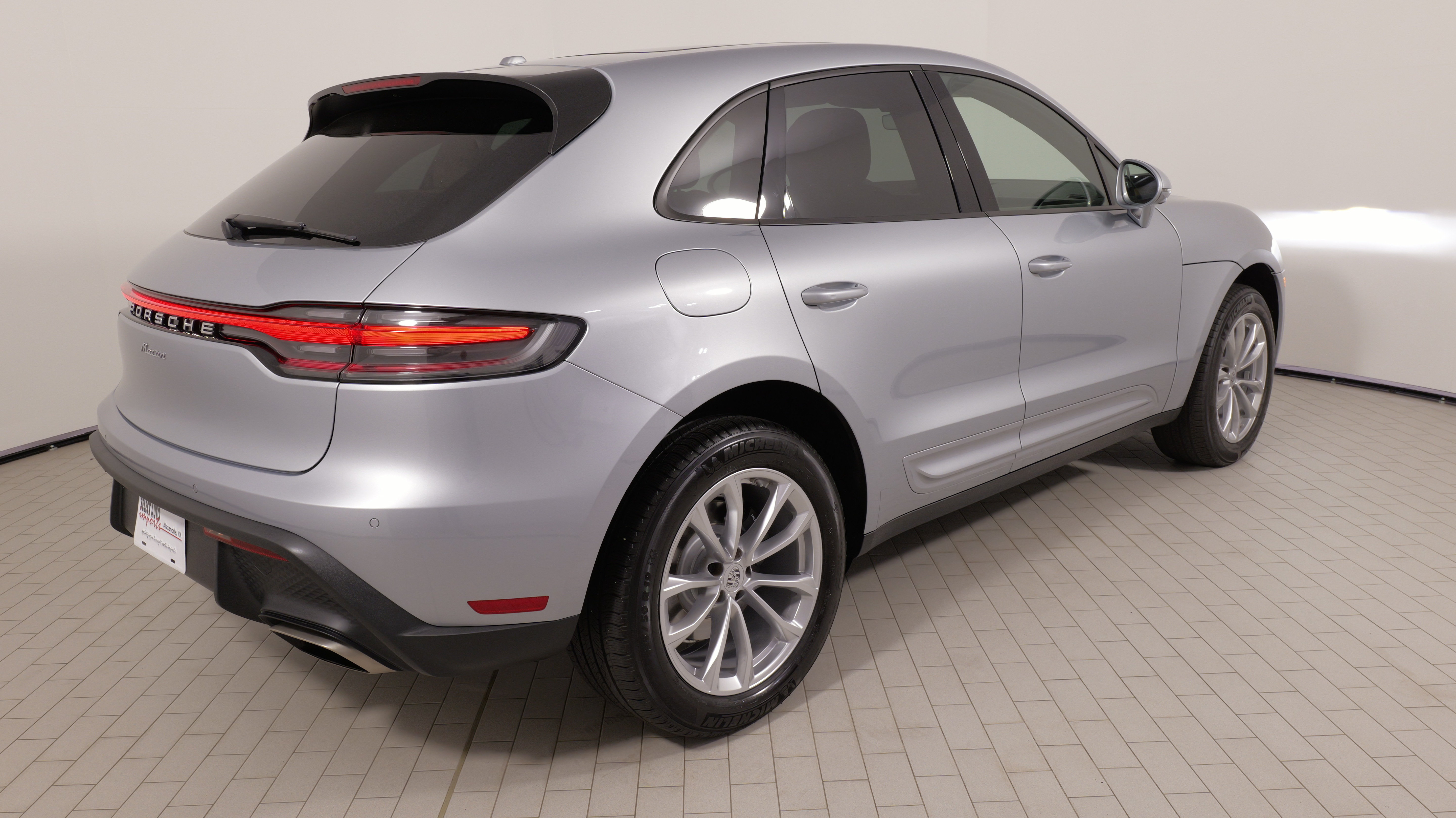 Used 2025 Porsche Macan AWD/4WD image 10