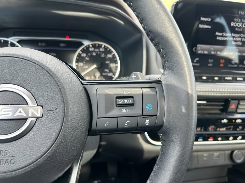 Used 2023 Nissan Rogue SL w/ SL Premium Package image 18