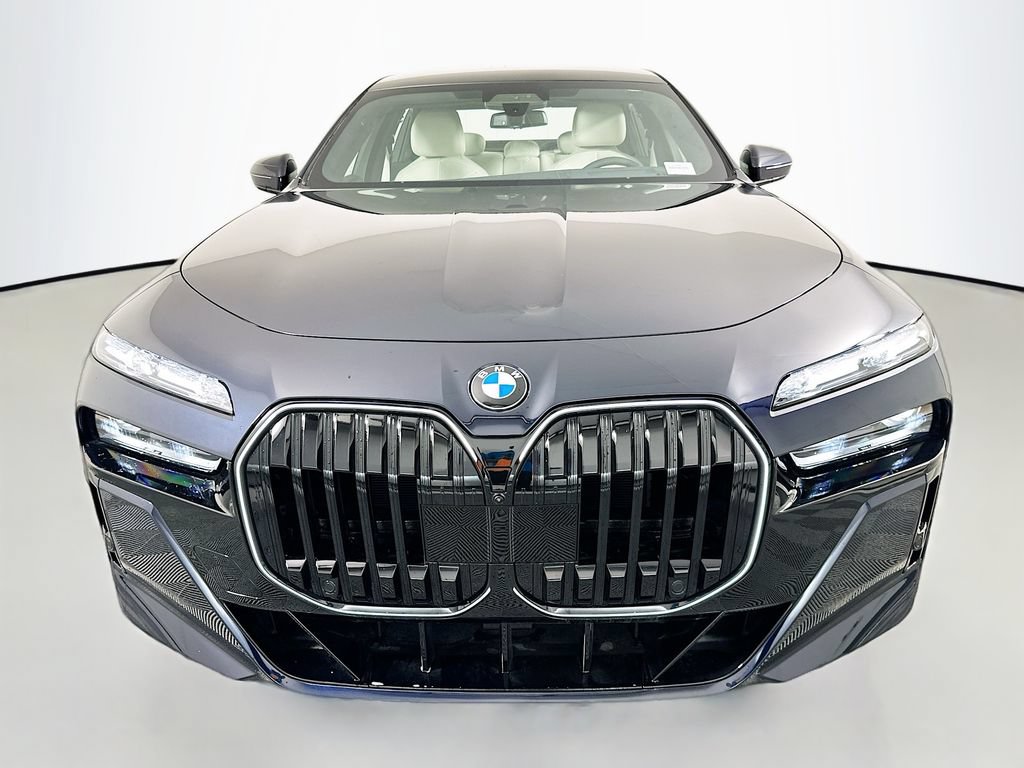 Used 2026 BMW 760i xDrive w/ Executive Package AWD/4WD image 2