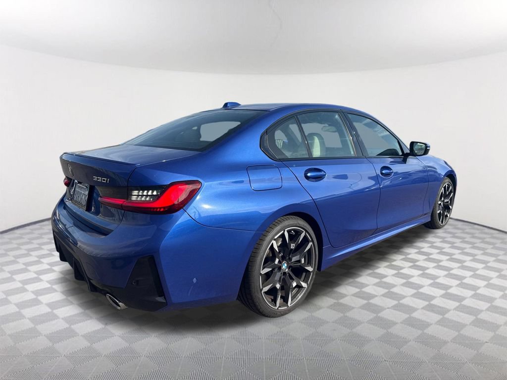 Used 2026 BMW 330i Sedan w/ M Sport Package RWD image 4