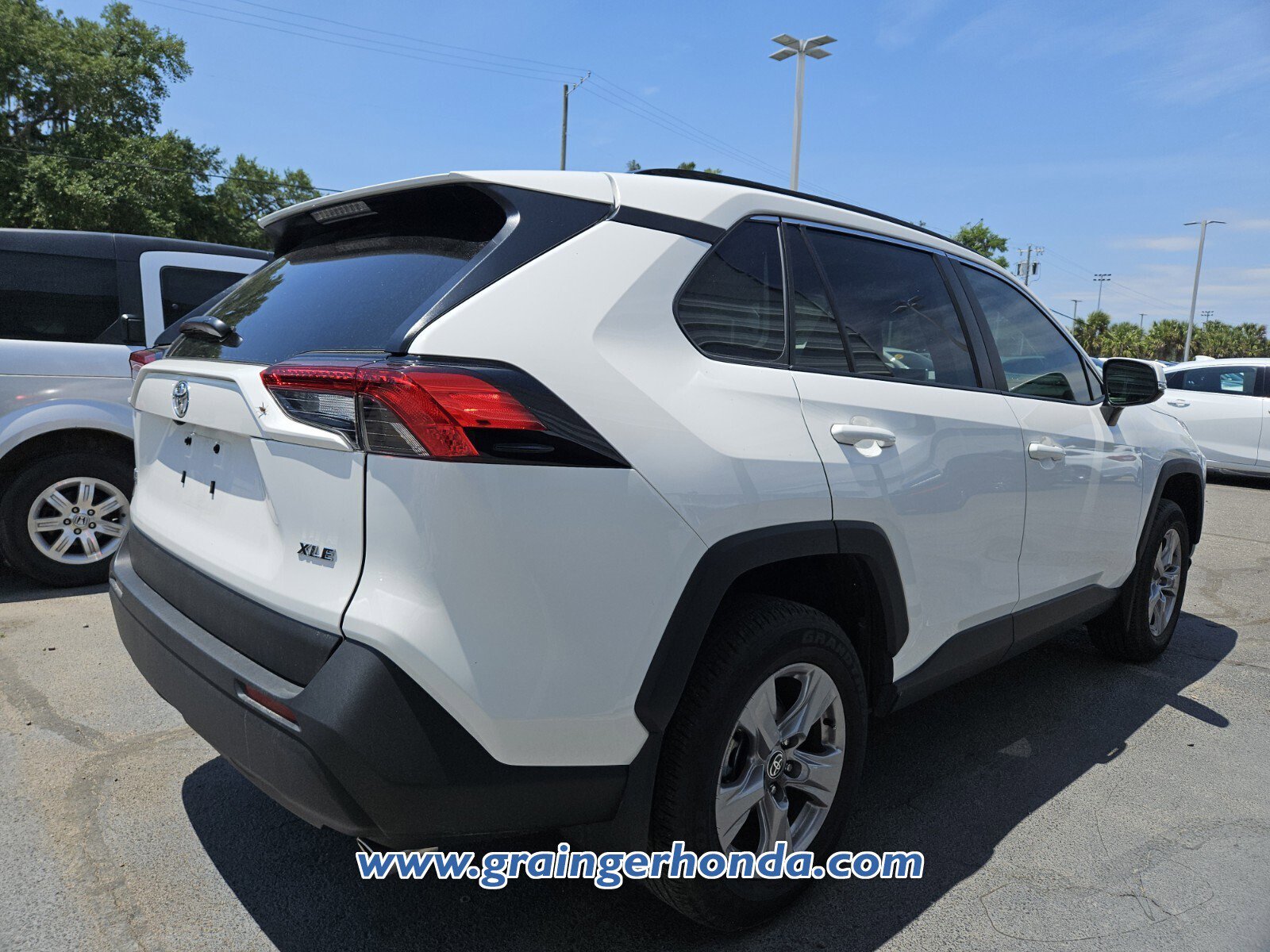 Used 2025 Toyota RAV4 XLE w/ Convenience Package FWD image 6