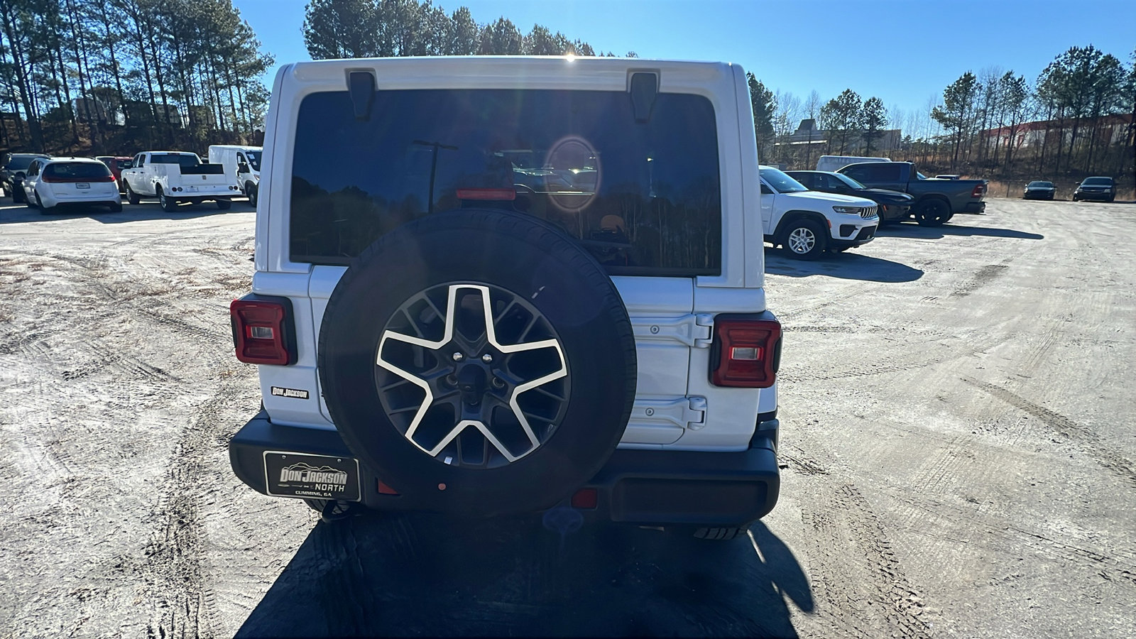 Used 2025 Jeep Wrangler Sahara image 9