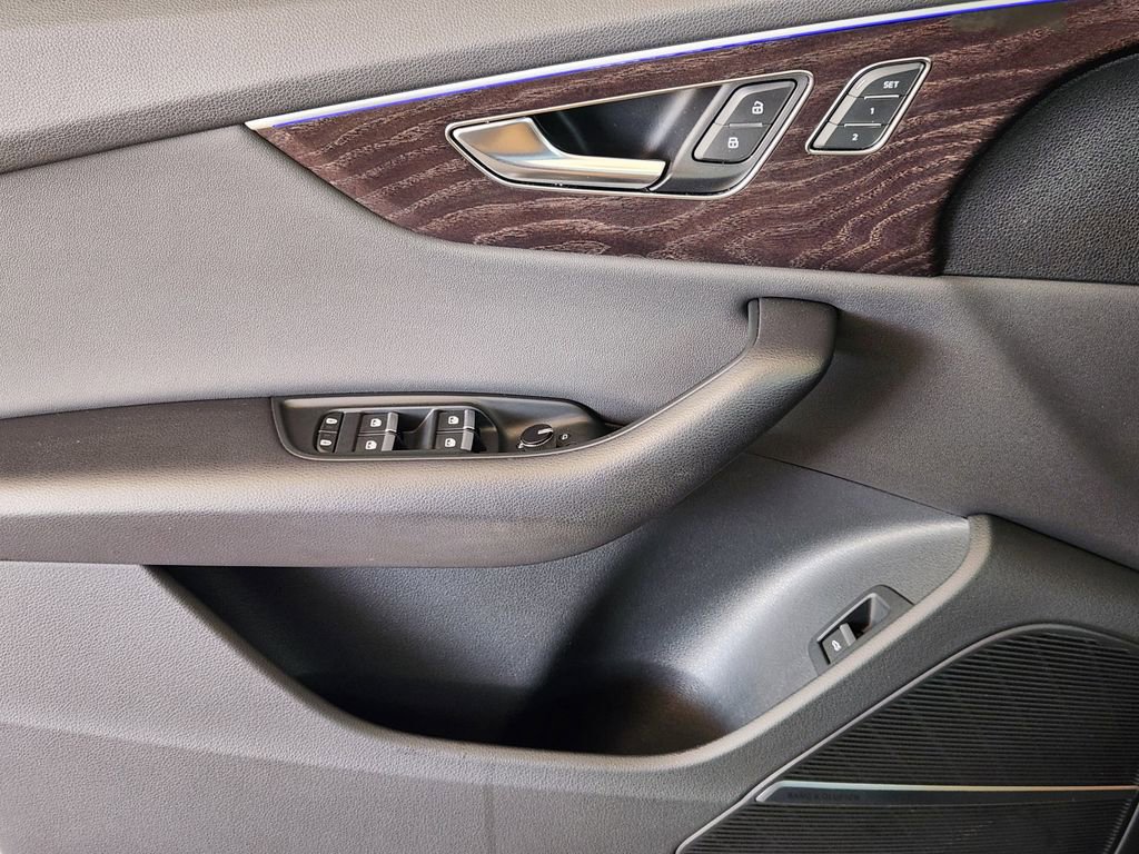 Used 2021 Audi Q8 Premium Plus w/ Premium Plus Package image 23