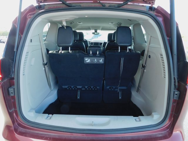 Used 2020 Chrysler Voyager Lxi image 33