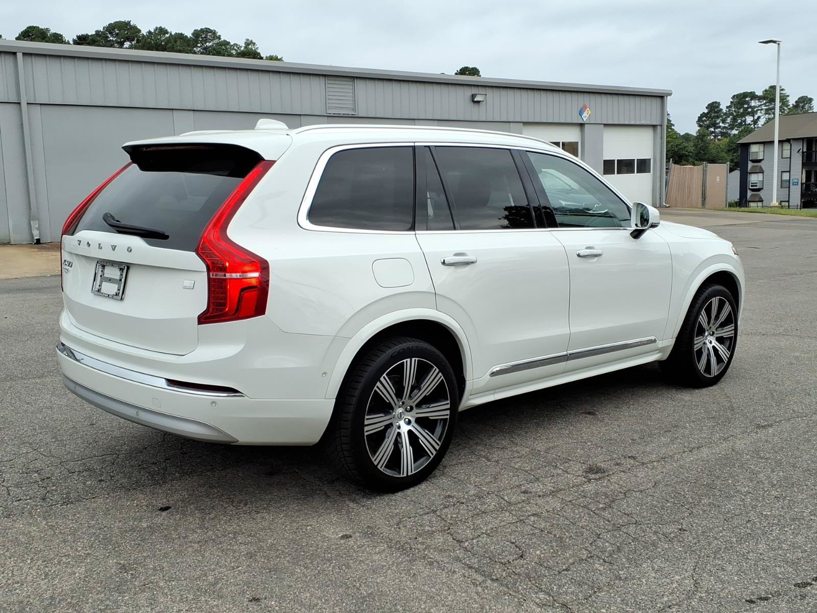 Used 2022 Volvo XC90 T8 Inscription w/ Advanced Package AWD/4WD image 2
