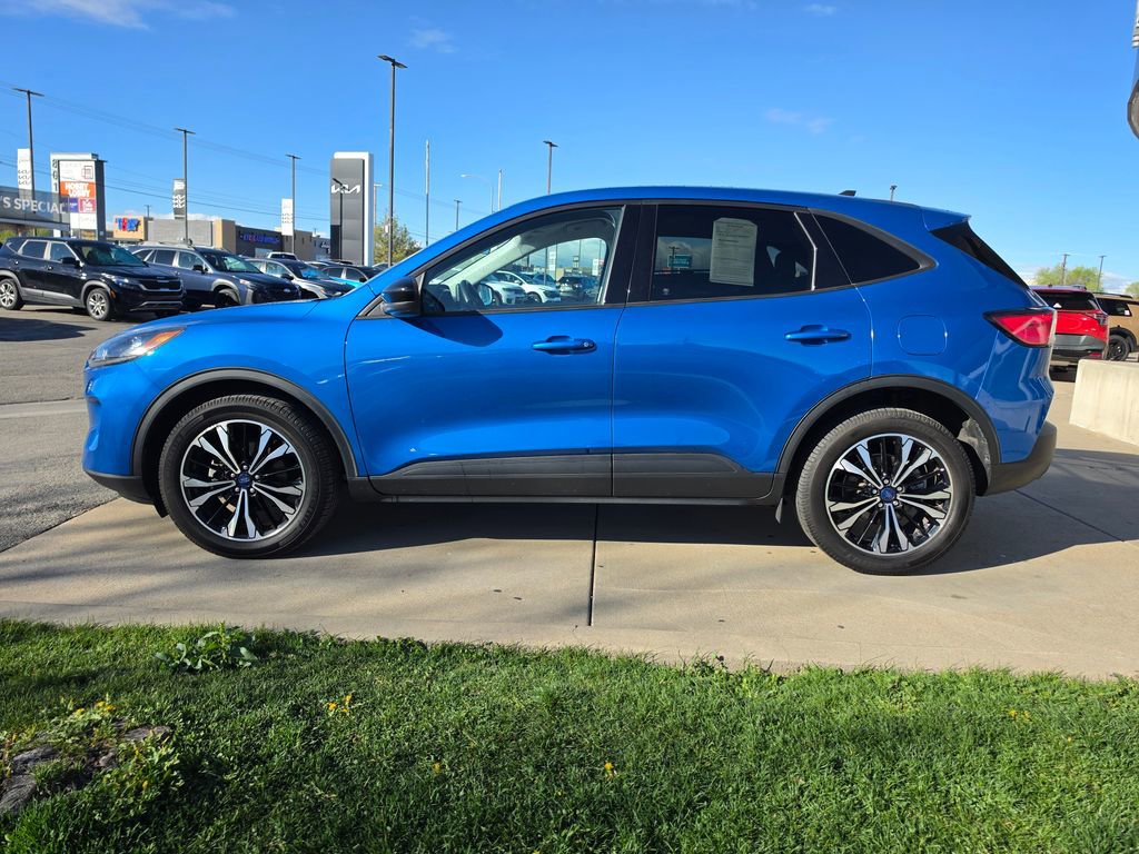 Used 2021 Ford Escape SE w/ SE Sport Appearance Package image 8