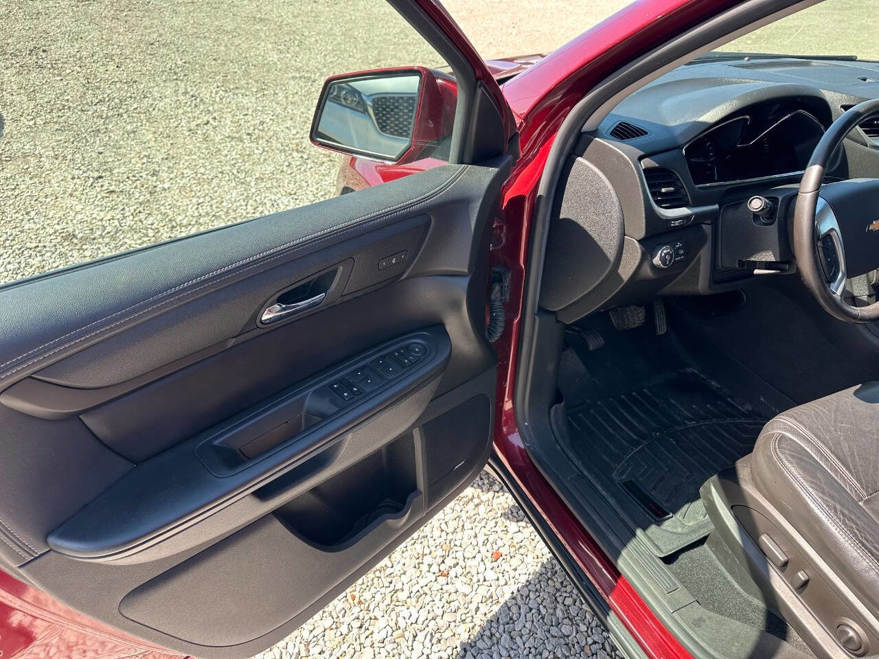 Used 2017 Chevrolet Traverse LT image 8