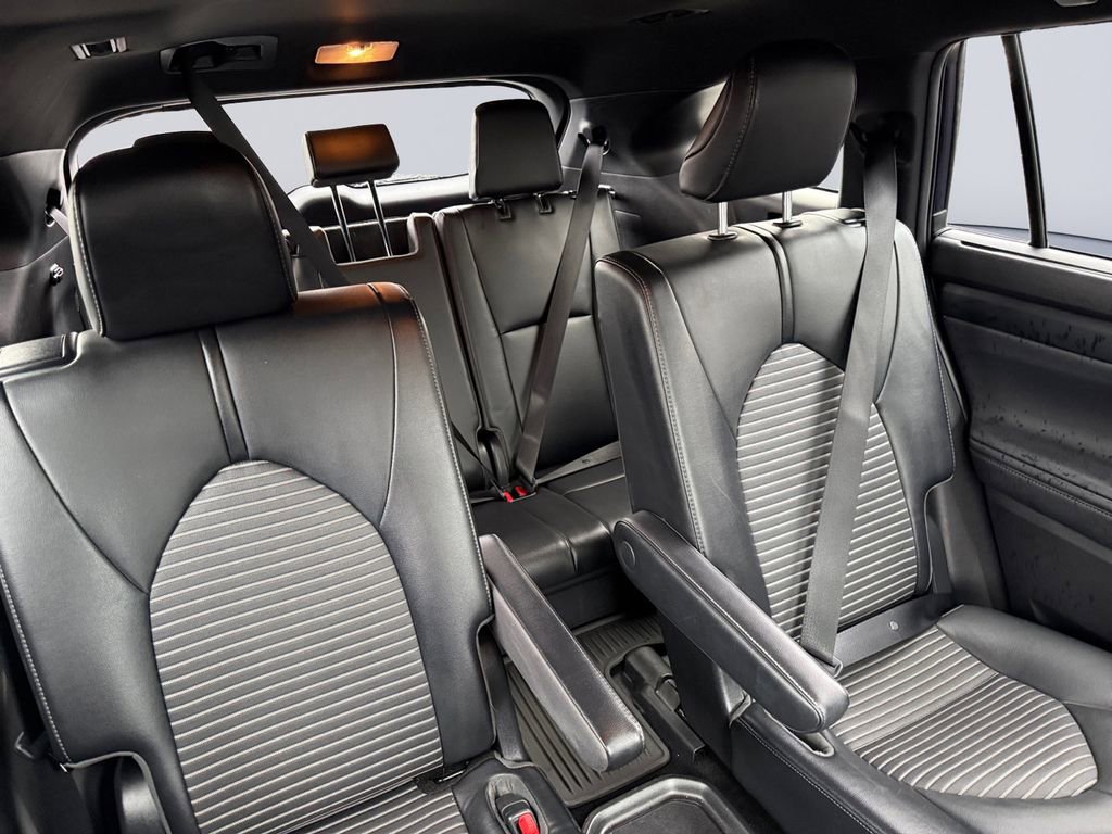 Used 2021 Toyota Highlander XSE image 18