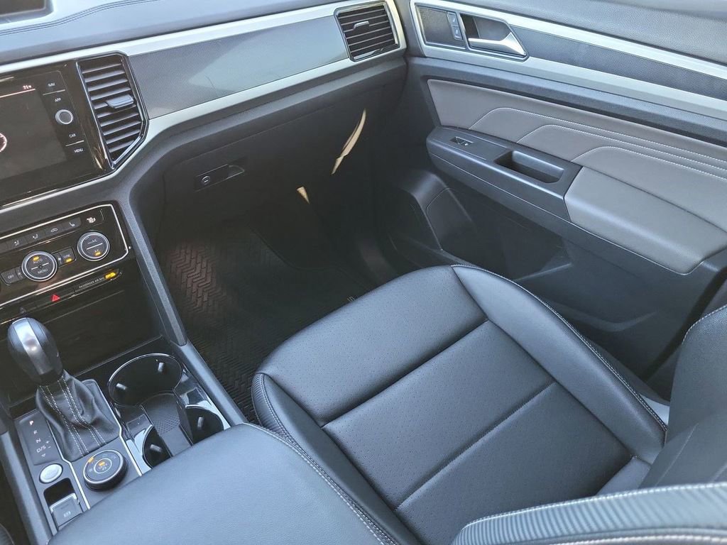 Used 2022 Volkswagen Atlas Cross Sport SEL R-Line image 11