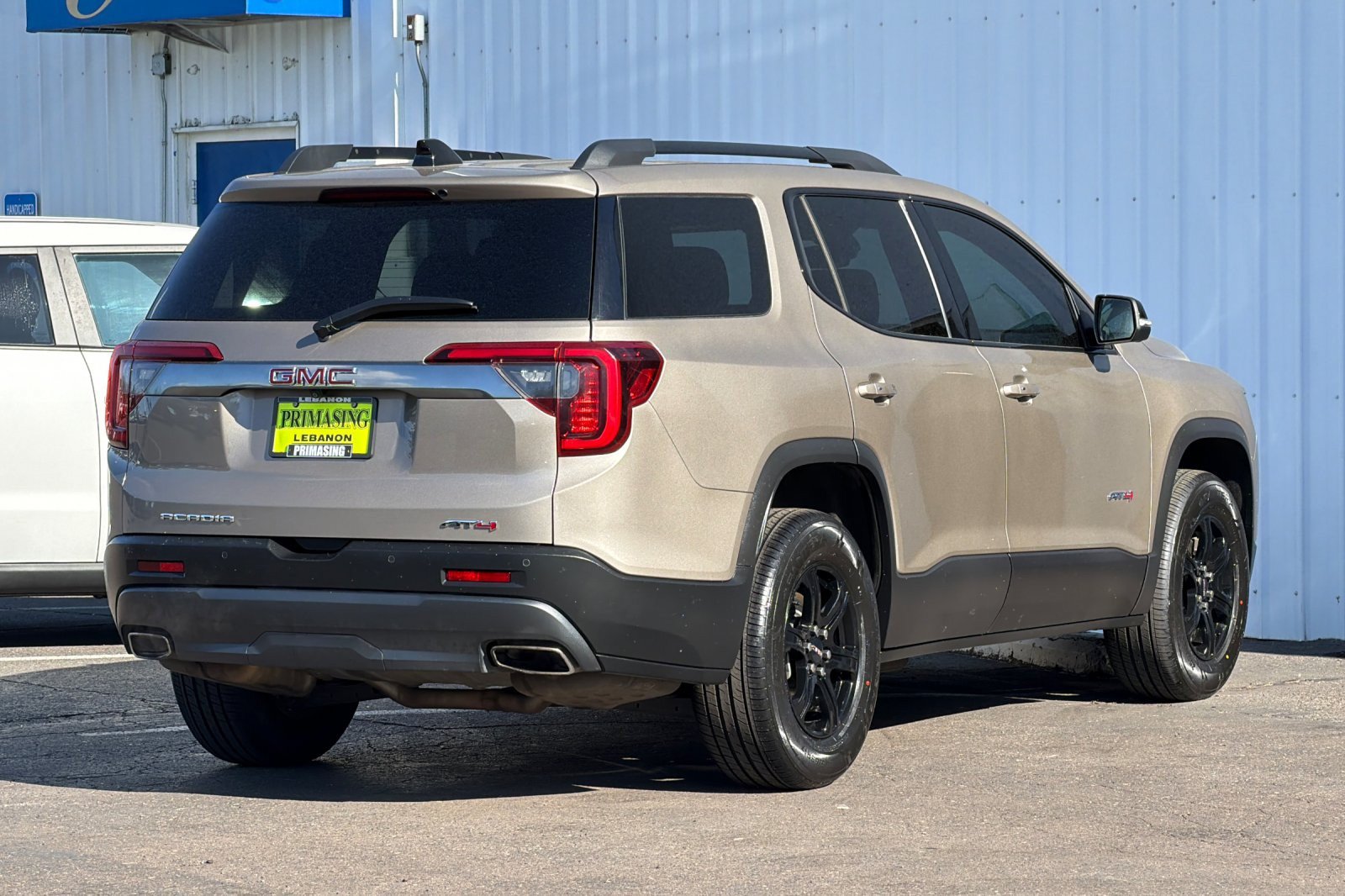 Used 2022 GMC Acadia AT4 w/ Technology Package AWD/4WD image 4
