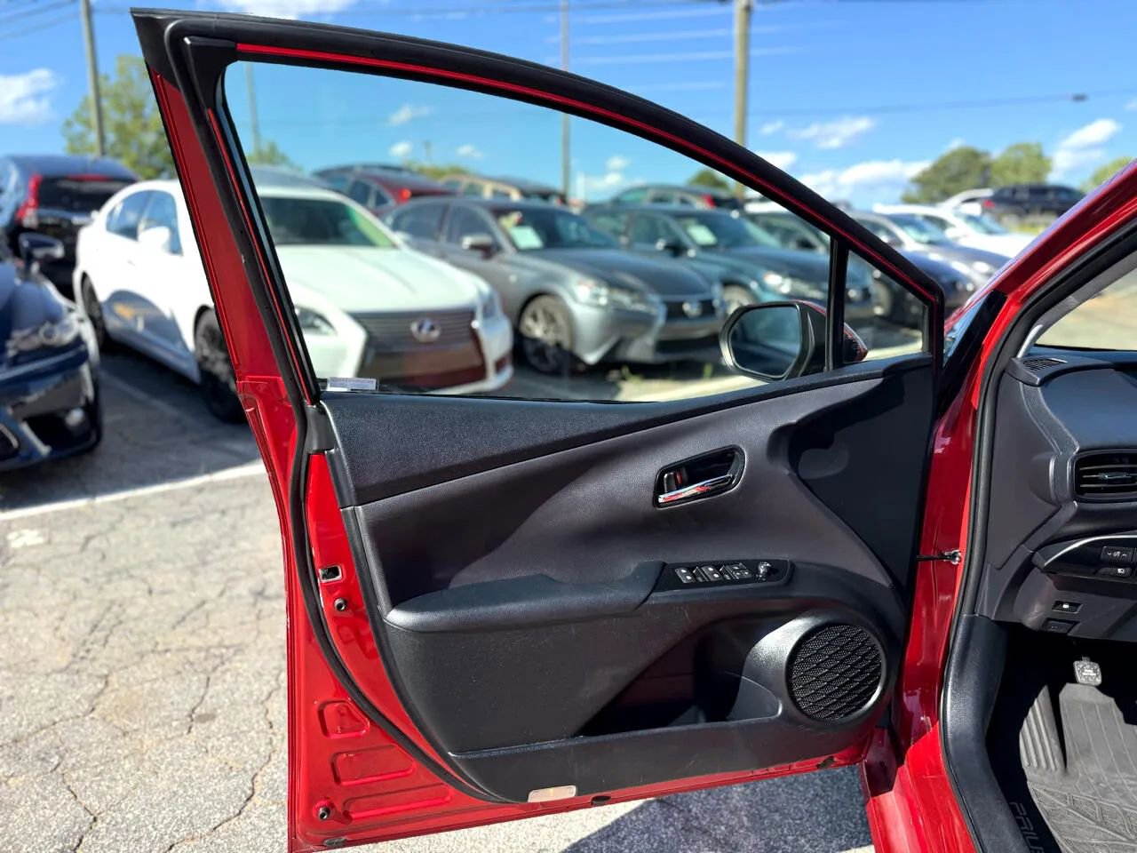 Used 2017 Toyota Prius FWD image 11