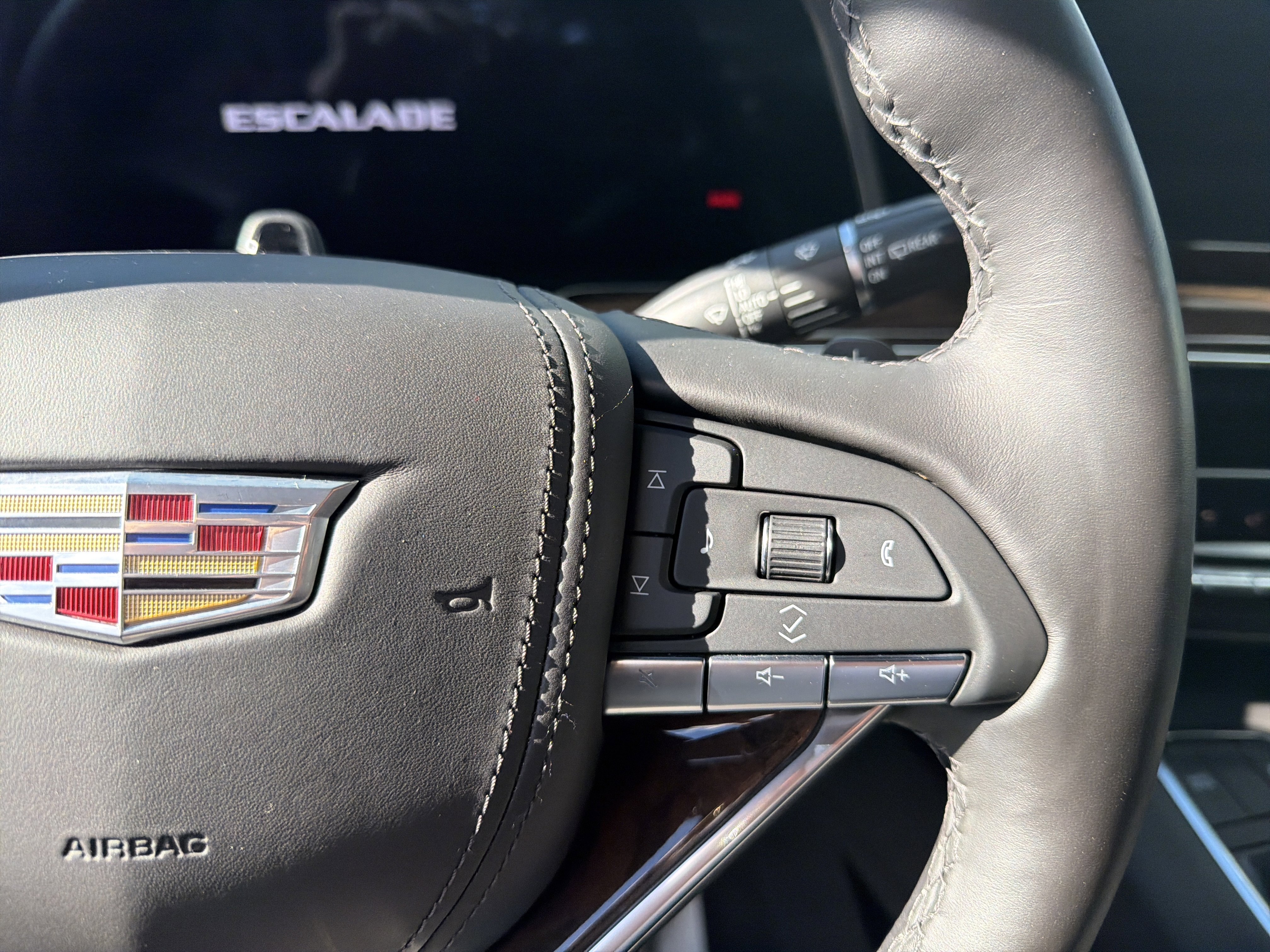 Used 2022 Cadillac Escalade ESV Premium Luxury Platinum image 15