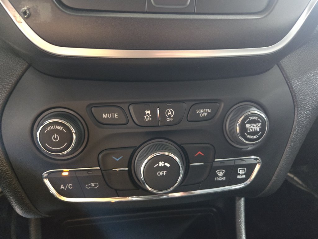 Used 2019 Jeep Cherokee Trailhawk w/ Cold Weather Group AWD/4WD image 25