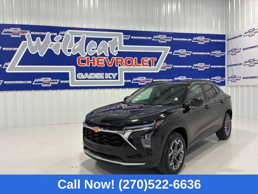 Used 2025 Chevrolet Trax LT image 1